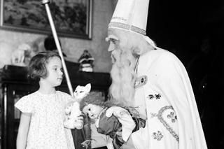 Teraz dzieci mogłyby się przestraszyć! Tak kiedyś wyglądał św. Mikołaj! Koniecznie zobaczcie