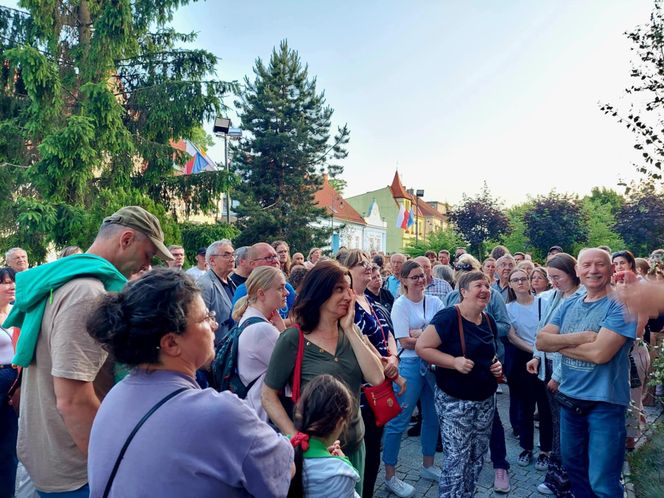 Magiczna Noc Świętojańska w Starym Fordonie. Spacer pod gwiazdami przyciągnął bydgoszczan i turystów