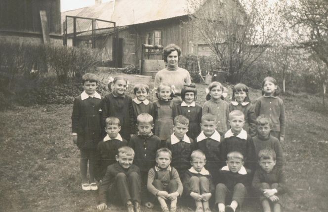 "Byliśmy jak dzieci z Bullerbyn"- opowiadaja nam absolwenci szkoły w Wielkiej Wsi. Jubileusz 120-lecia