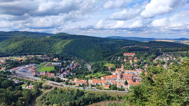 Obryw Skalny w Bardzie. Tutaj widoki zapierają dech w piersiach 