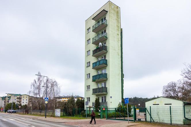 Najwęższy blok w Warszawie - zdjęcia. Zobacz budynek z Odkrytej 55C