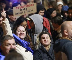 Wielkie protesty w Gruzji. Tłum wygwizdał Orbana 