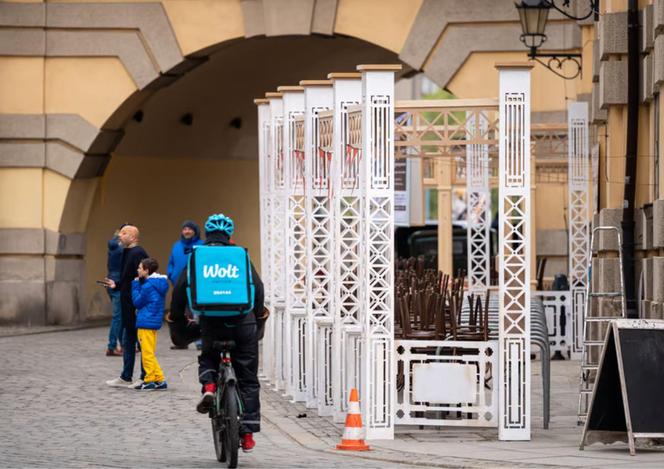 Wrocław zamienia się z powrotem w Breslau? Na ulicach miasta powstaje nowy serial. Zobacz, jak wygląda plan zdjęciowy [ZDJĘCIA]