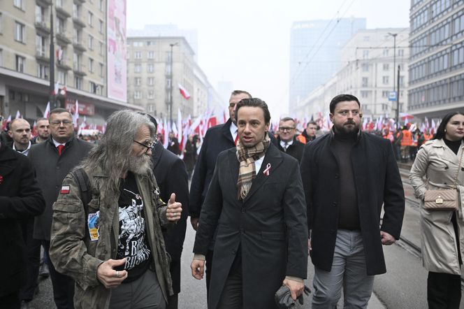 Wicemarszałek Sejmu Krzysztof Bosak przemawia przed rozpoczęciem Marszu Niepodległości 2025