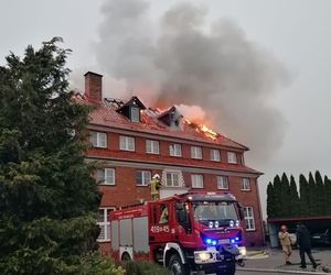 Pożar klasztoru redemptorystów w Braniewie! Na miejscu 10 zastępów straży pożarnej [ZDJĘCIA]