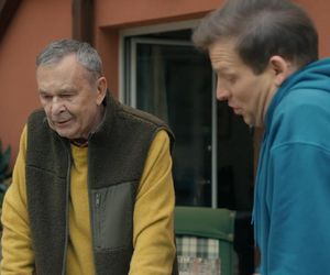 Barwy szczęścia, odcinek 3247. Czesław (Marian Jaskulski), Łukasz (Michał Rolnicki)