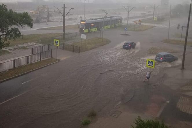 Burza nad Gorzowem. Zalane ulice i połamane konary