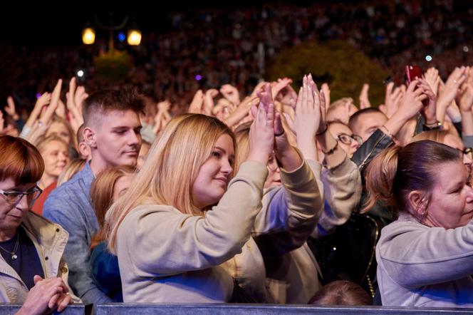 Plac Zamkowy wypełniony po brzegi! Koncert Bajmu w Lublinie