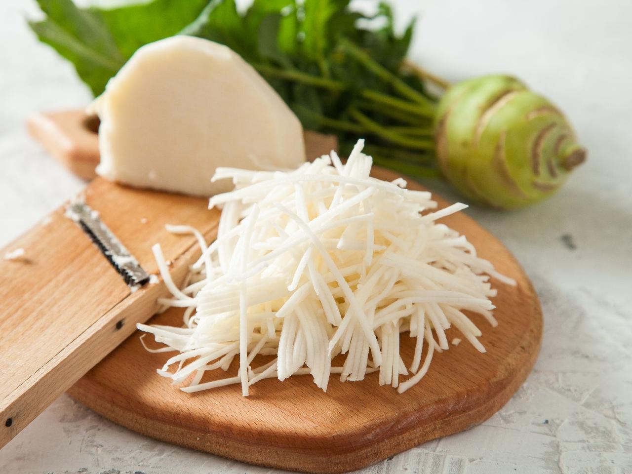 Soczysta surówka z kalarepy i ogórka - polubisz ją od pierwszego kęsa