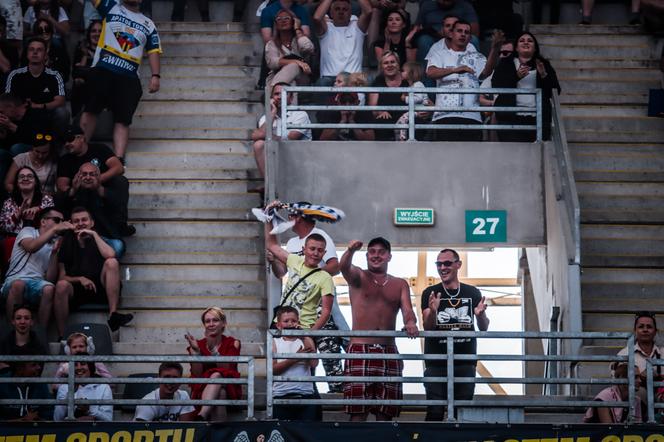 Apator Toruń - Stal Gorzów, zdjęcia kibiców z Motoareny. Emocje podczas 12. kolejki PGE Ekstraligi
