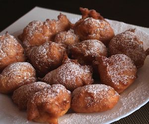 Pączki z serka homogenizowanego. Ekspresowy i prosty przepis na puszyste pączki serowe, które zachwycą smakiem i delikatnością!