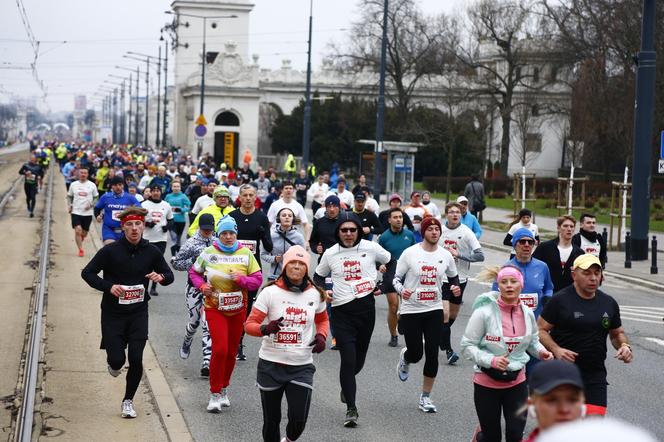 Bieg na Piątkę 2024, Warszawa - zdjęcia. Biegłeś? Szukaj się w galerii!