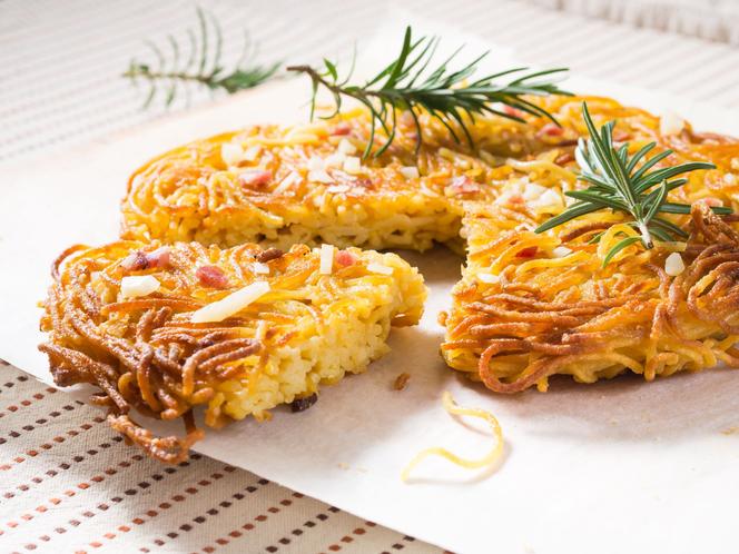 Makaron z jajkami - recepta na pyszne i niedrogie danie we włoskim stylu