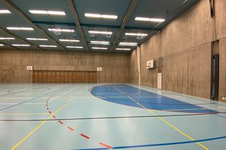 Bezpieczna i komfortowa podłoga w obiektach sportowych – klasyfikacja i właściwości