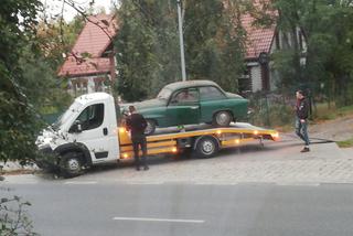 Podjechali pod garaż lawetą i ukradli samochód! Szuka ich policja z Torunia