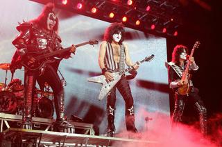 Paul Stanley producentem debiutu Gunsów?