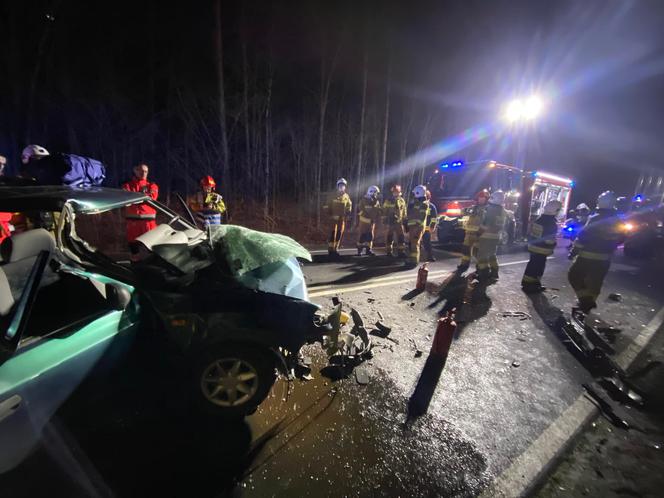 Groźny wypadek pod Gorzowem. Skoda wbiła się w ciągnik leśny