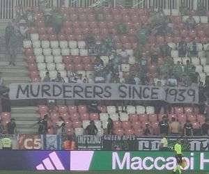 Skandaliczny transparent na meczu Raków - Maccabi