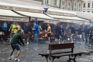 Awantura kibiców przed meczem Chelsea - Betis