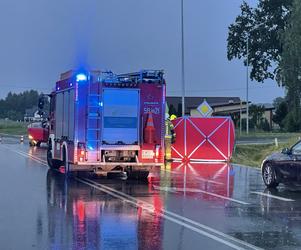 Dramatyczny wypadek w Starej Wsi. Motorowerzysta wymusił pierwszeństwo. Zmarł w szpitalu