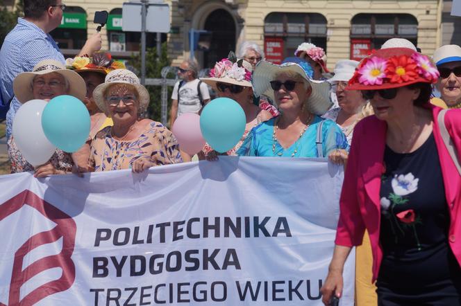 Radosna Parada Kapeluszowa 2023 przeszła ulicami Bydgoszczy! [ZDJĘCIA]