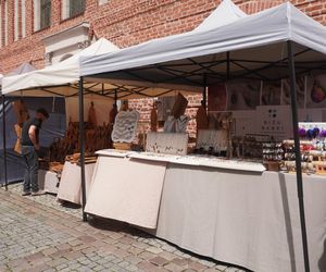 Dni Olsztyna 2025. Dziesiątki wystawców i setki olsztynian na Jarmarku Jakubowym