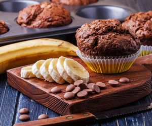 Proste czekoladowo-bananowe babeczki. Nie będziesz nawet potrzebował miksera