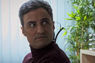 	Barwy szczęścia, odcinek 2819: Zbyszek Stawicki (Piotr Borowski)