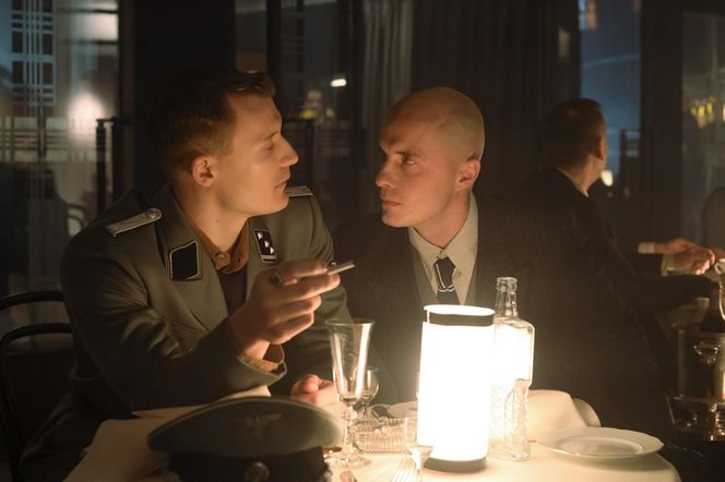 Zatoka szpiegów 2 sezon odc. 2. Engel (Michał Balicki)