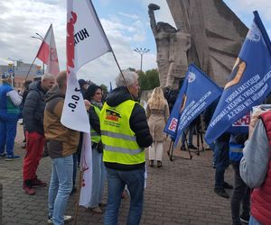 Hutnicy i koksownicy wyszli na ulice w Dąbrowie Górniczej. Apel do rządu o ratunek dla branży i tysięcy miejsc pracy