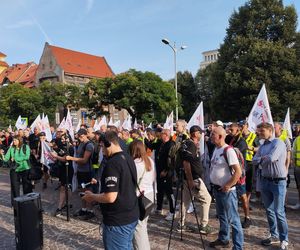 Paraliż w Katowicach. Rozpoczął się protest górników i hutników. Stal się hartuje, a rząd ją rujnuje