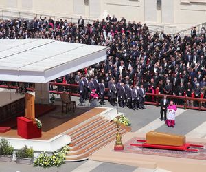 Delegacja młodzieży z Archidiecezji Krakowskiej na pogrzebie papieża Franciszka