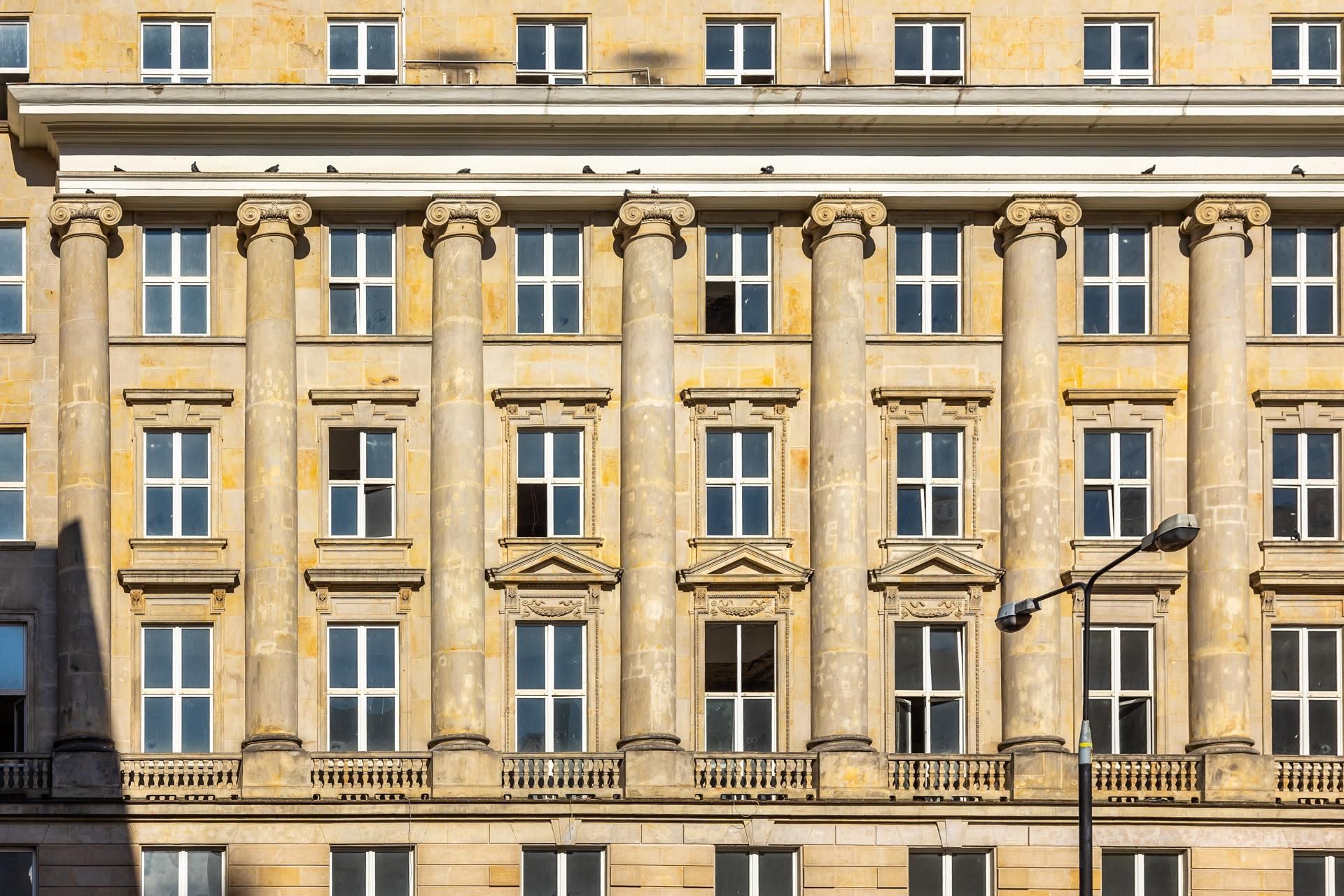 Kamienica na ul. Moniuszki 8 w Warszawie