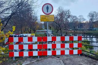 Kładkę w Parku Skaryszewskim naprawi deweloper, ale najwcześniej w 2026 roku. Mieszkańcy są rozczarowani