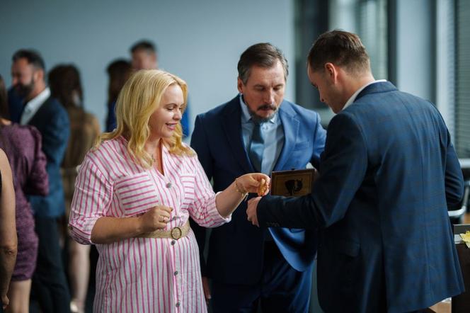 Przyjaciółki 20 sezon odc. 238. Anka (Magdalena Stużyńska), Marcin (Mirosław Haniszewski) 