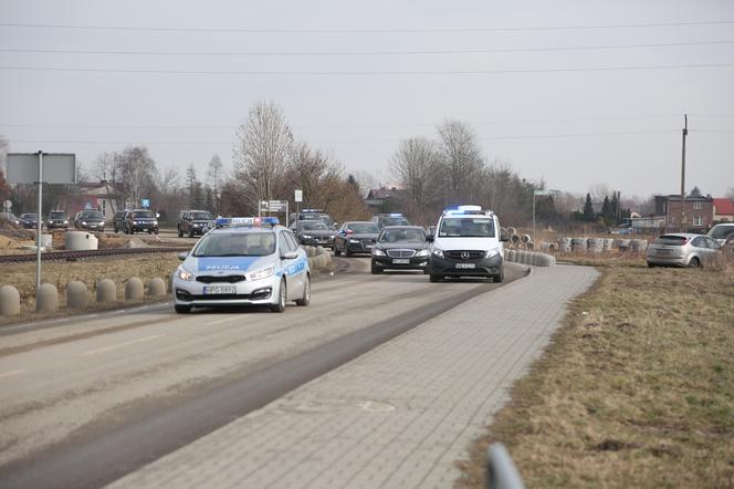 Śmigłowiec Black Hawk nad Krakowem i dziesiątki radiowozów na ulicach. Co się stało?