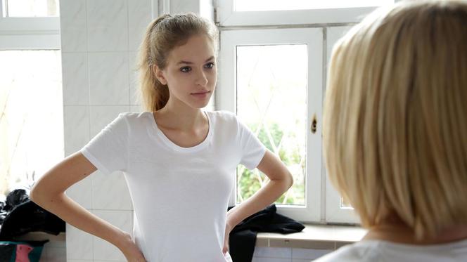 M jak miłość, odcinek 1533: Ania oczaruje urodą starszego faceta! To dobije Basię 