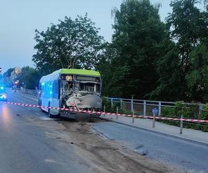 Pijany kierowca tira staranował autobus miejski. 12 osób rannych, a trzy walczą o życie