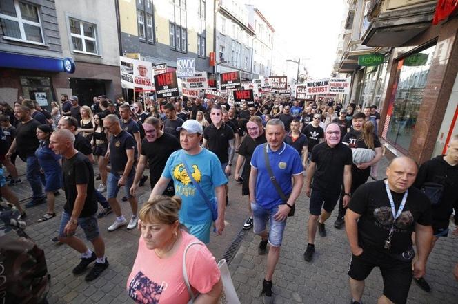 Czarna manifestacja kibiców Ruchu Chorzów