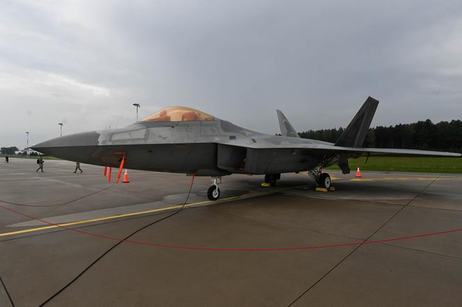 Łódzkie. Już 12 myśliwców F-22 Raptor stacjonuje w Łasku!