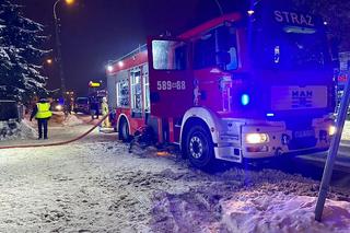 Pożar domu w Raszynie. Mała dziewczynka podtruta dymem, mężczyzna poparzony