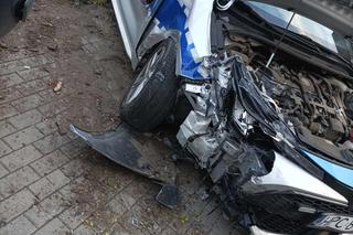 Poważny wypadek z udziałem radiowozu w Jabłonowie Pomorskim. Zdjęcia z akcji