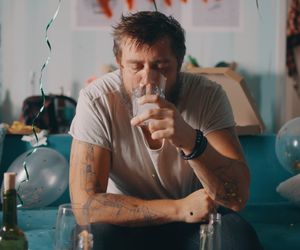 To się dzieje z ciałem, gdy odstawisz alkohol. Tak organizm się odtruwa