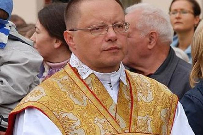 Bp Grzegorz Ryś podczas procesji z okazji Bożego Ciała 2008