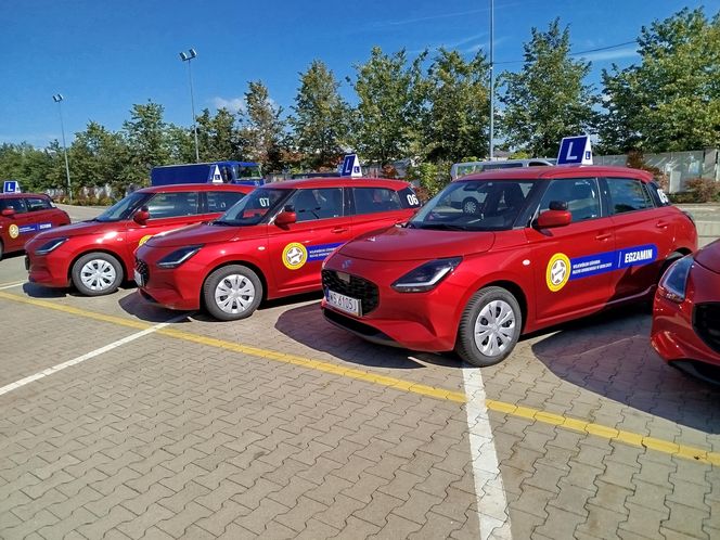 Siedlecki WORD wymienił starą flotę pojazdów egzaminacyjnych na nowe samochody marki Suzuki Swift