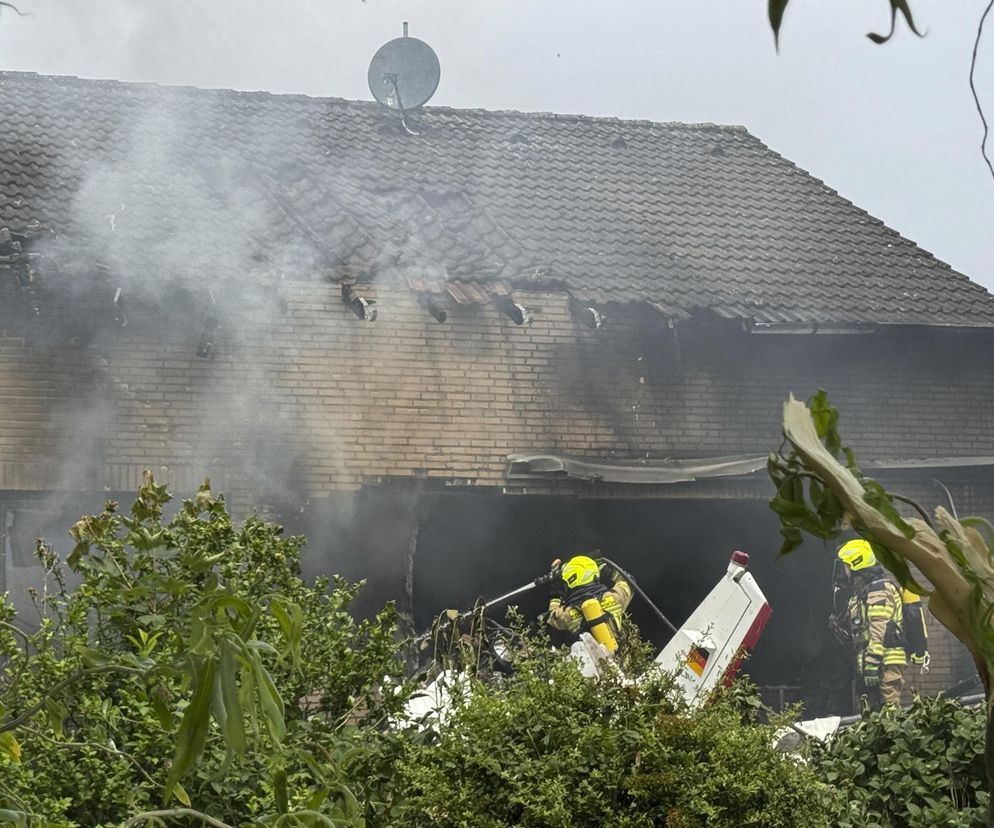 Sportowy samolot runął na dom! Dwie osoby nie żyją