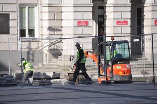 Trwa rewitalizacja Rynku w Kielcach. Ma być więcej zieleni. Zobacz postępy prac