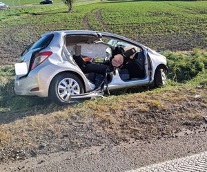 Śmiertelny wypadek na DK5. Toyota wjechała pod autobus. 27-latka nie żyje