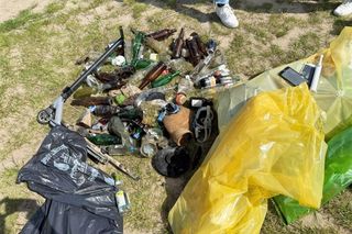 Płetwonurkowie oczyszczali plaże w Iławie. W wodzie masa śmieci