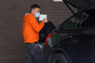 Krzysztof Ibisz zabrał rodzinę do domu